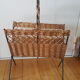 Porte revue vintage en rotin
