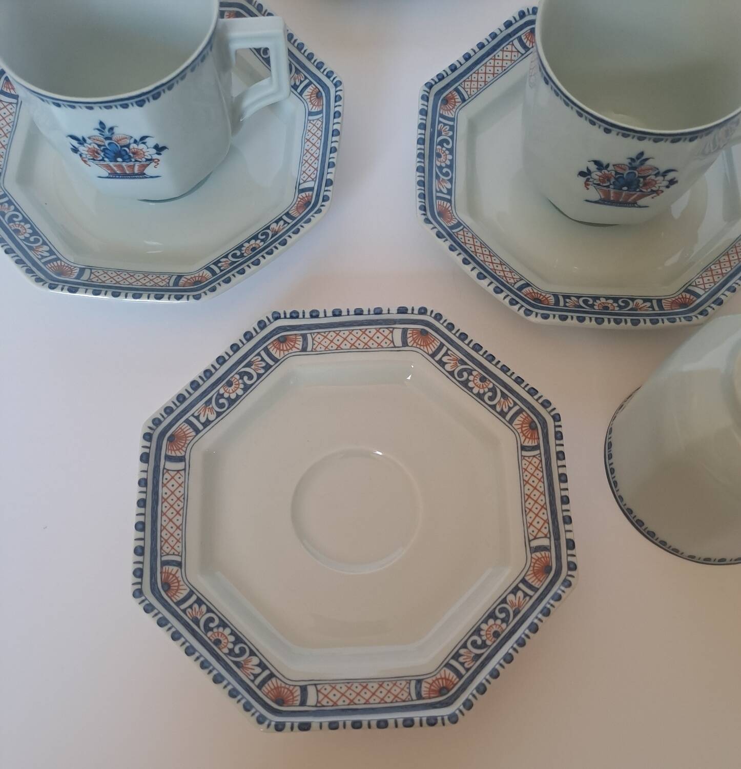 6 tasses et sous-tasses Limoges Coquet forme Lotus