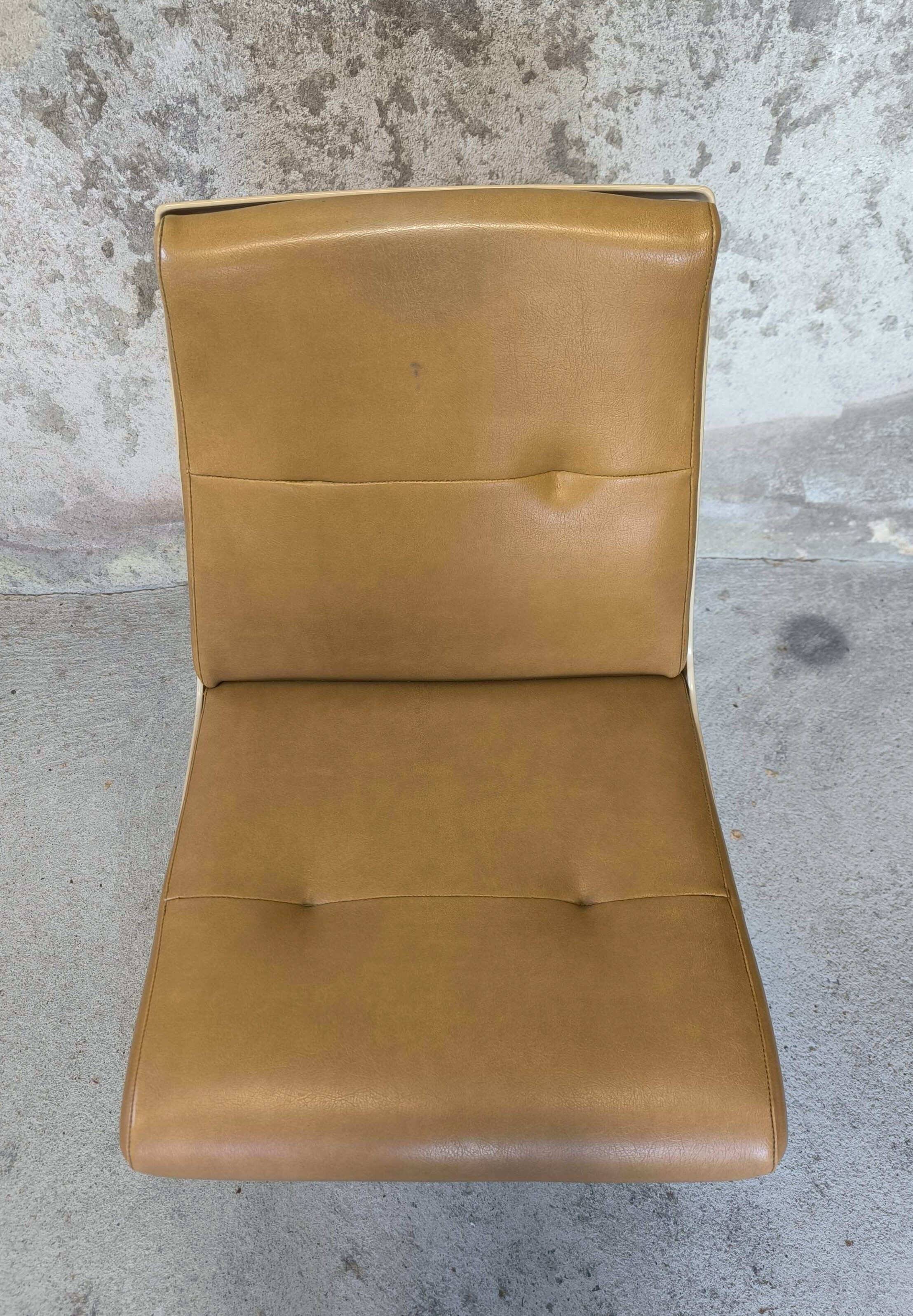 Vintage tulip leg chair.