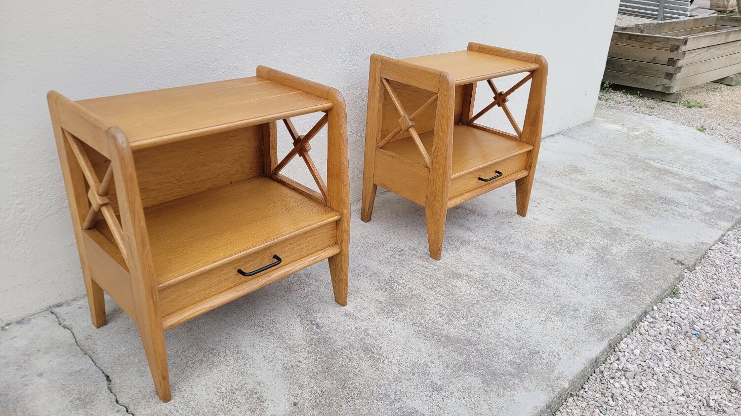 Paire de table de chevets Ateliers Saint sabin en chêne 1950