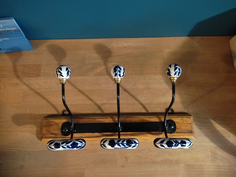 Coat rack patinated wood 3 hooks metal porcelain deco