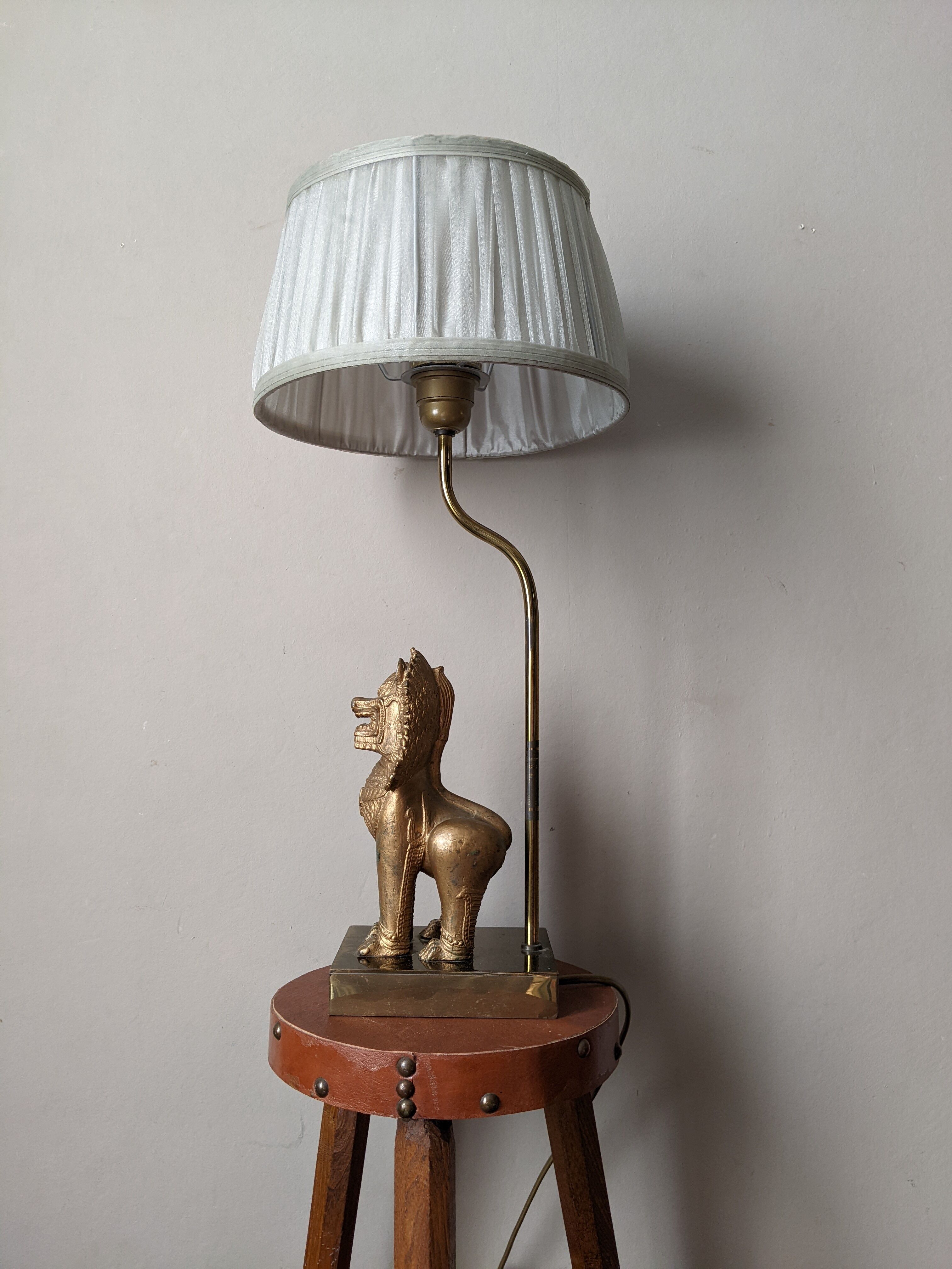 Thai Singha lion foo dog bedside lamp