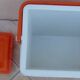 Glaciere vintage de couleur orange avec poignet  de marque EDA