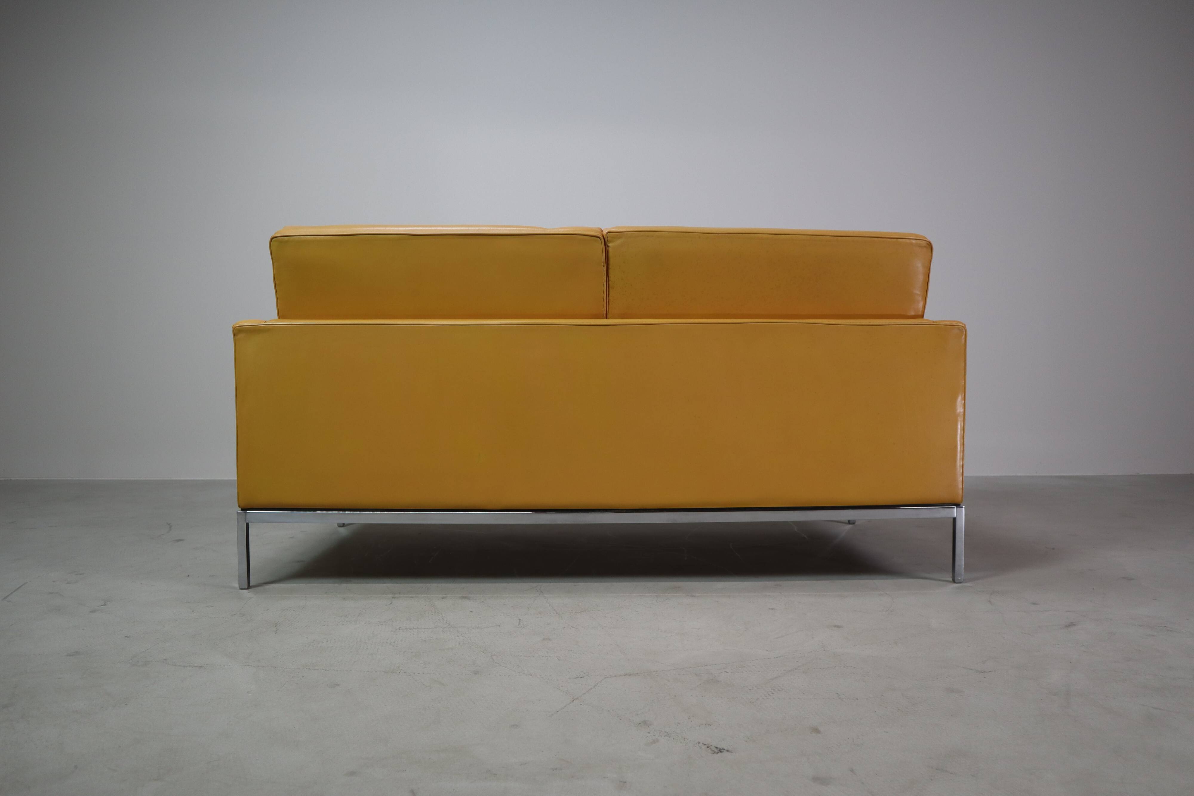 Florence Knoll two-seater sofa in mustard yellow leather, 1970