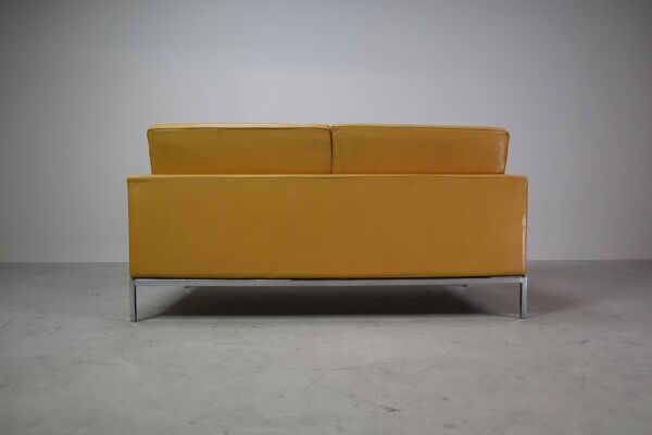 Canapé deux places Florence Knoll en cuir jaune moutarde, 1970