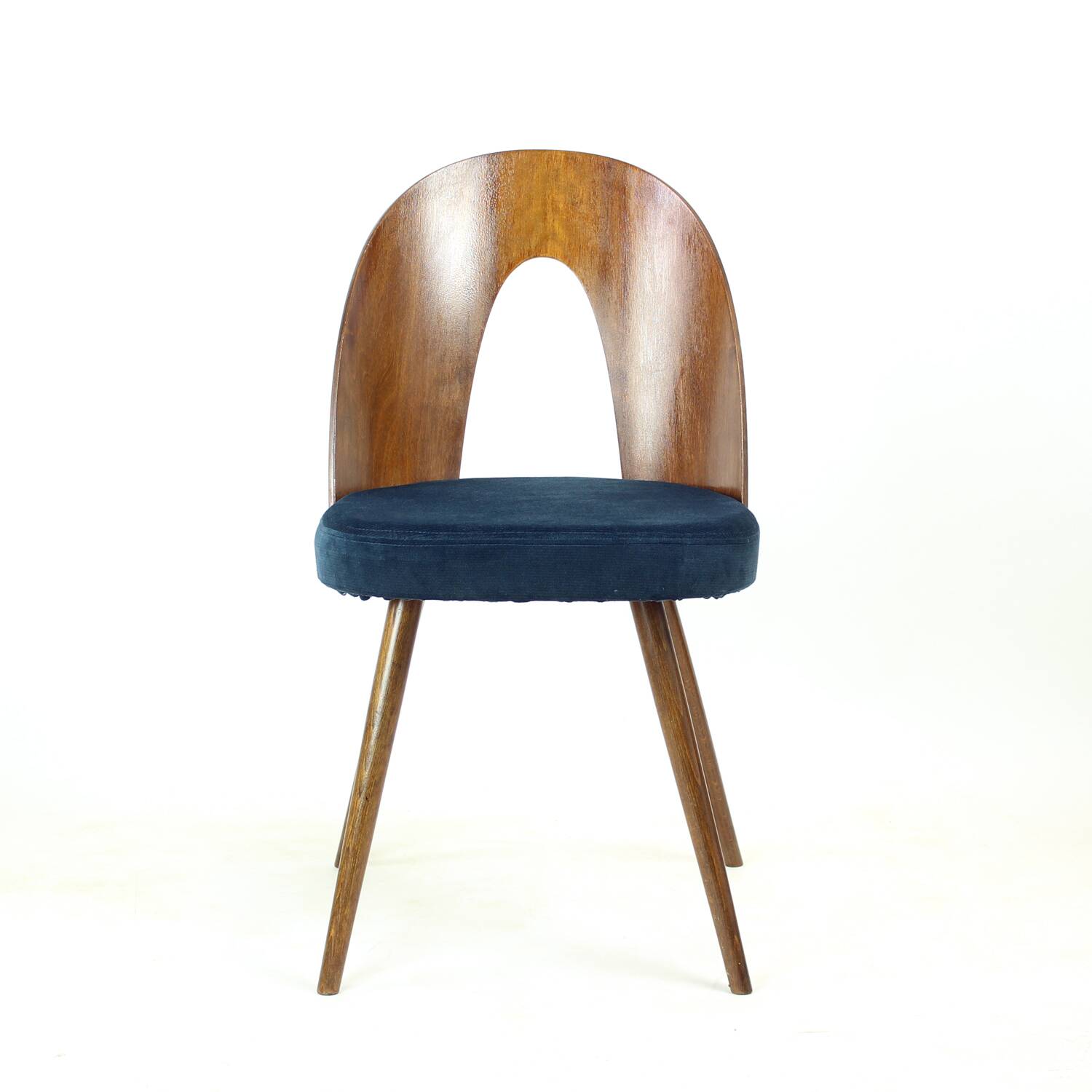 Ensemble de 6 chaises iconiques Tatra en noyer et velours par šuman, Nabytok Pravenec