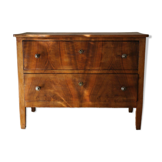 Low chest of drawers in 20th century walnut
