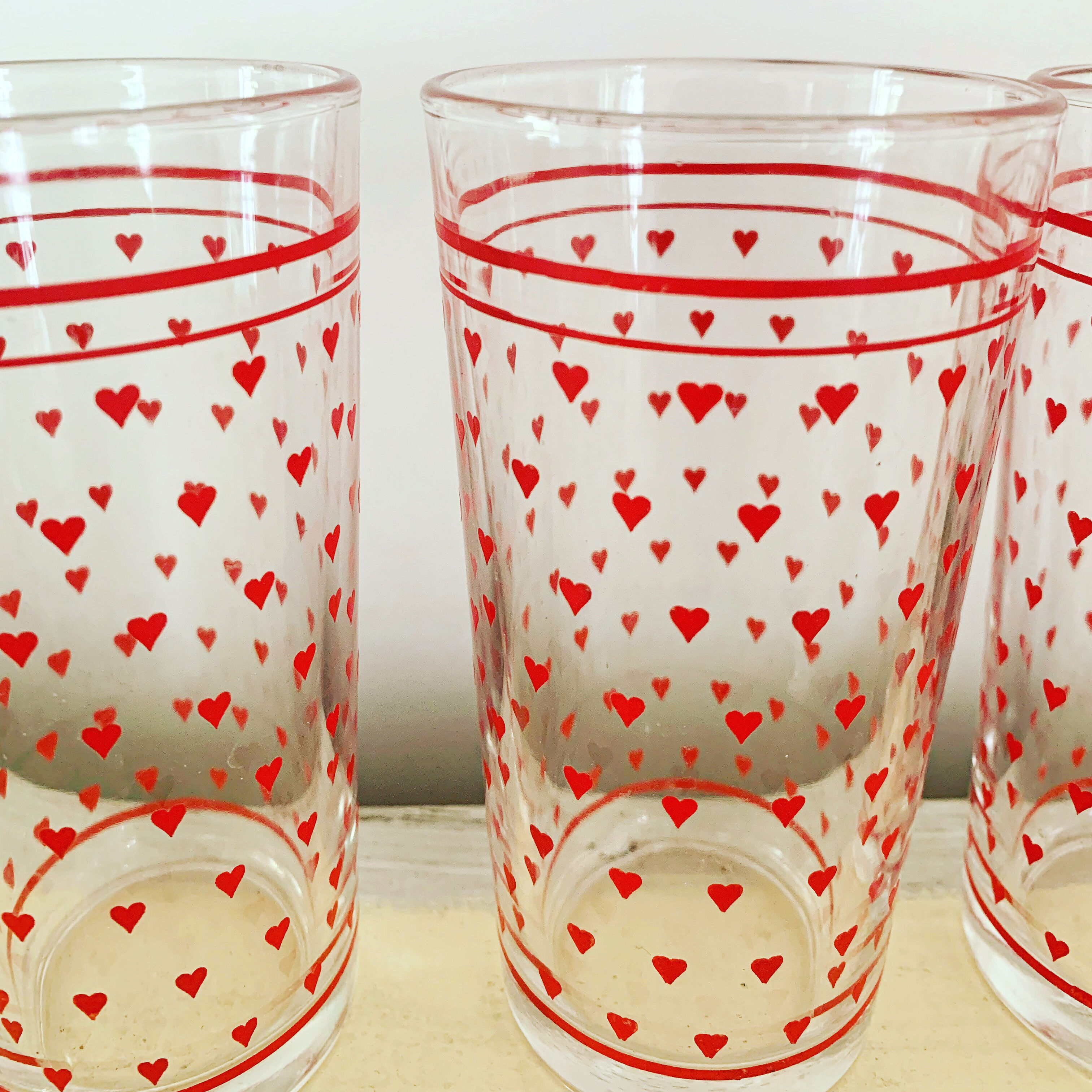 Set of 4 vintage heart pattern glasses