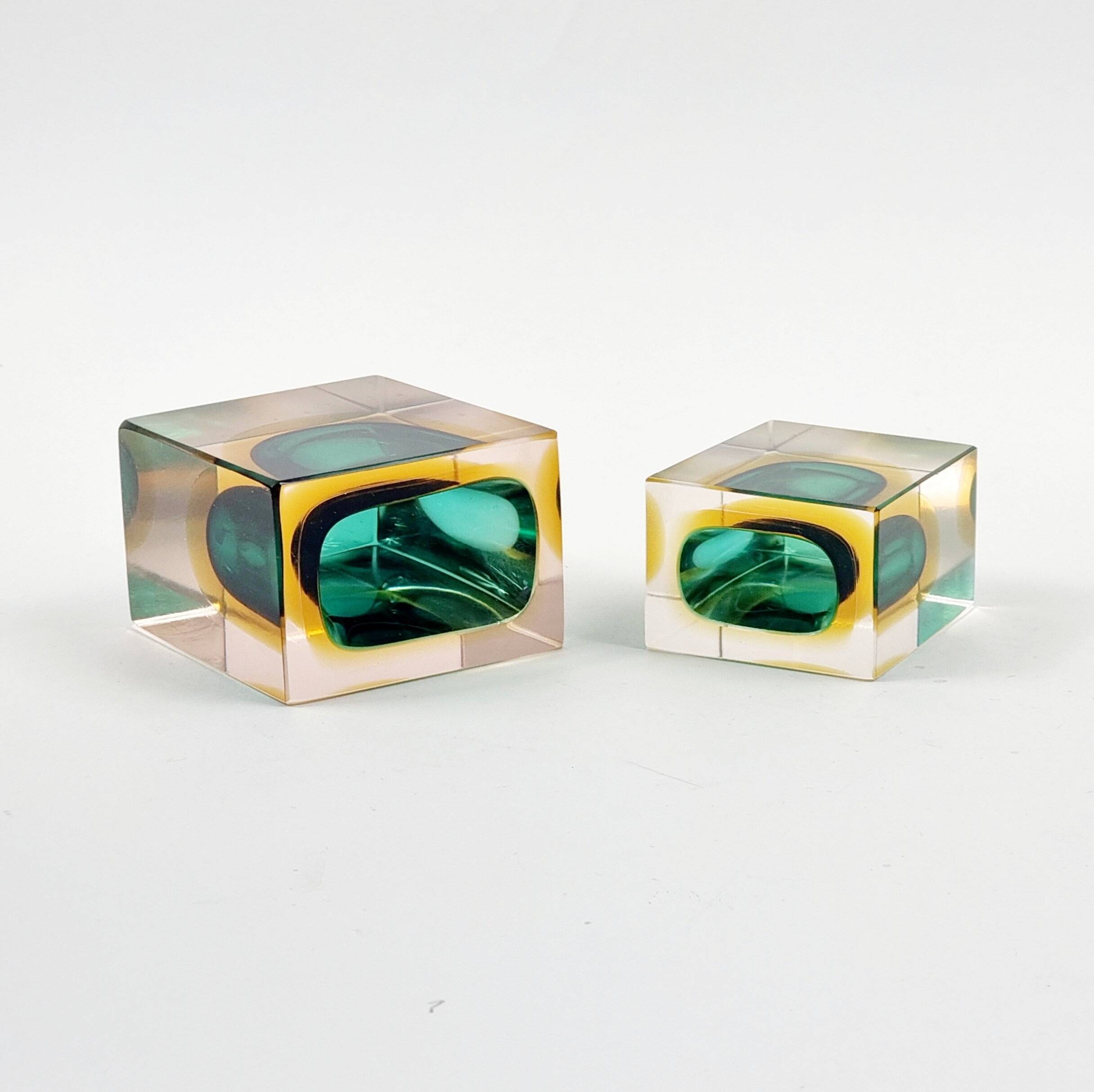 Paire de bols/cendriers en verre de Murano de milieu de siècle par F. Poli pour Seguso, années 1970.