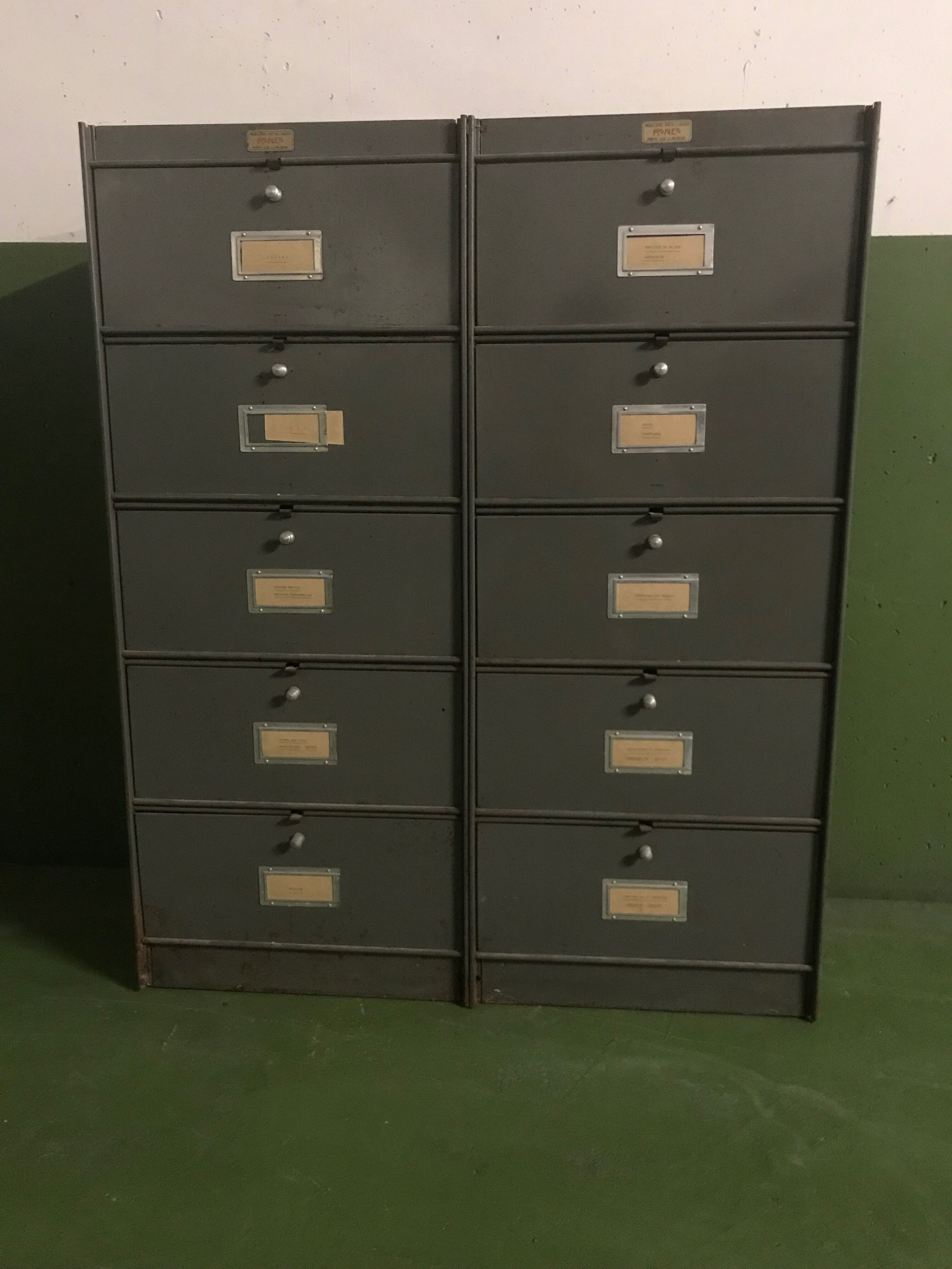 Metal clamshell furniture