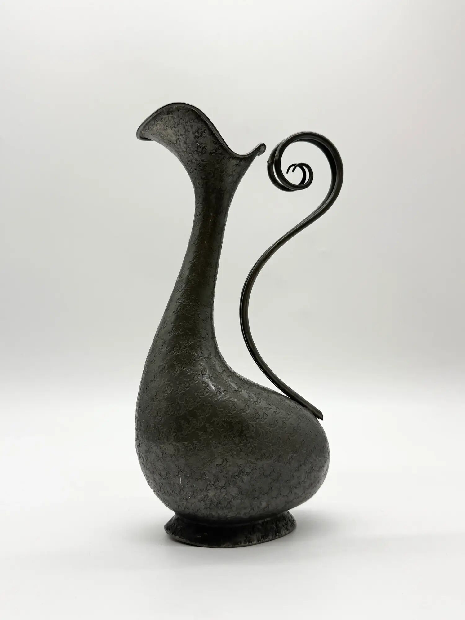 Hammered pewter jug – San Nazaro Peltro, Italy 1960s