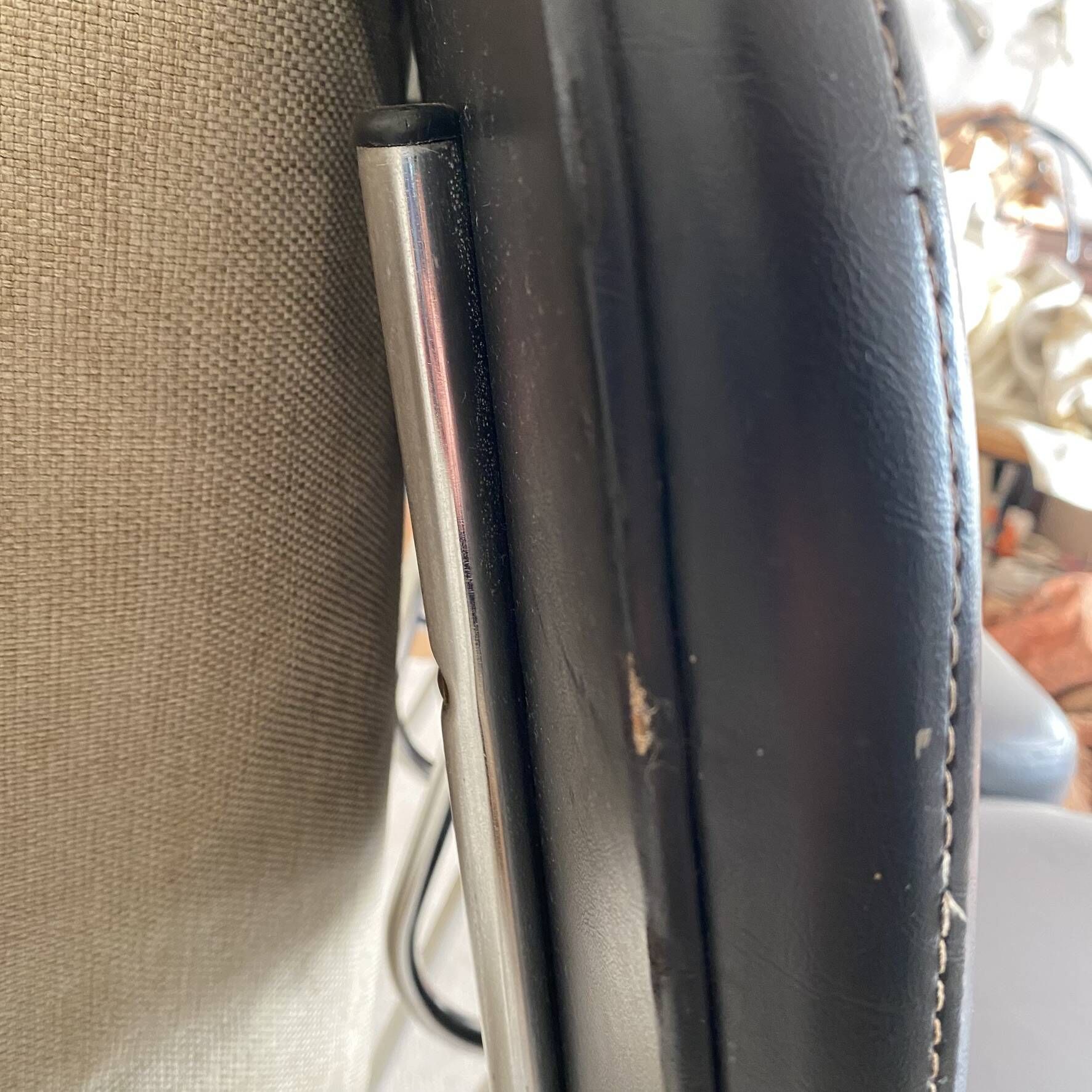 Vintage chairs in chrome and faux leather from the 60s-70s.
