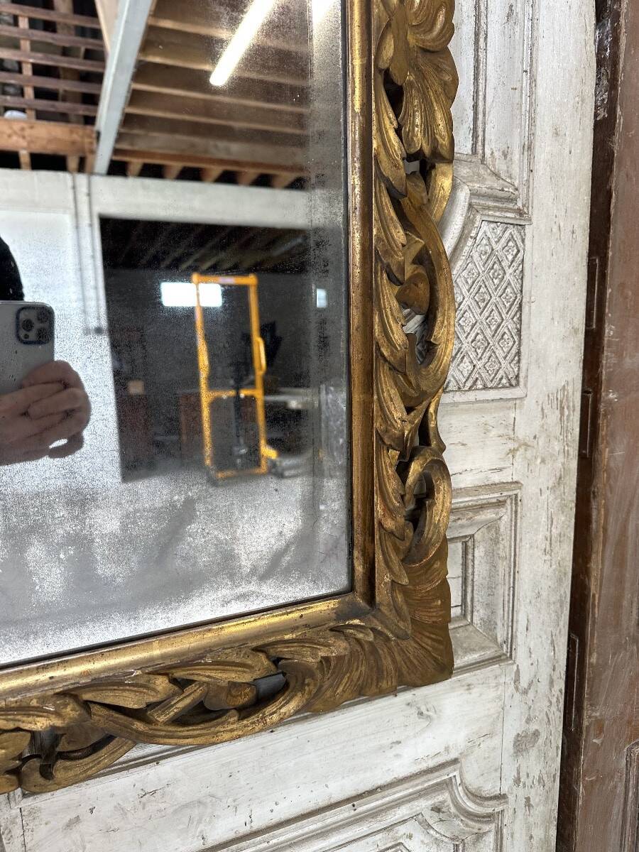 Miroir en bois sculpté doré XIXe siècle