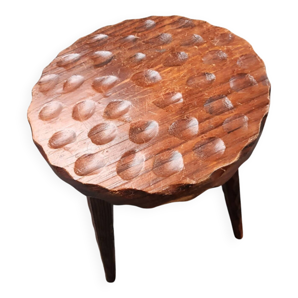 Tabouret tripode en bois brutaliste