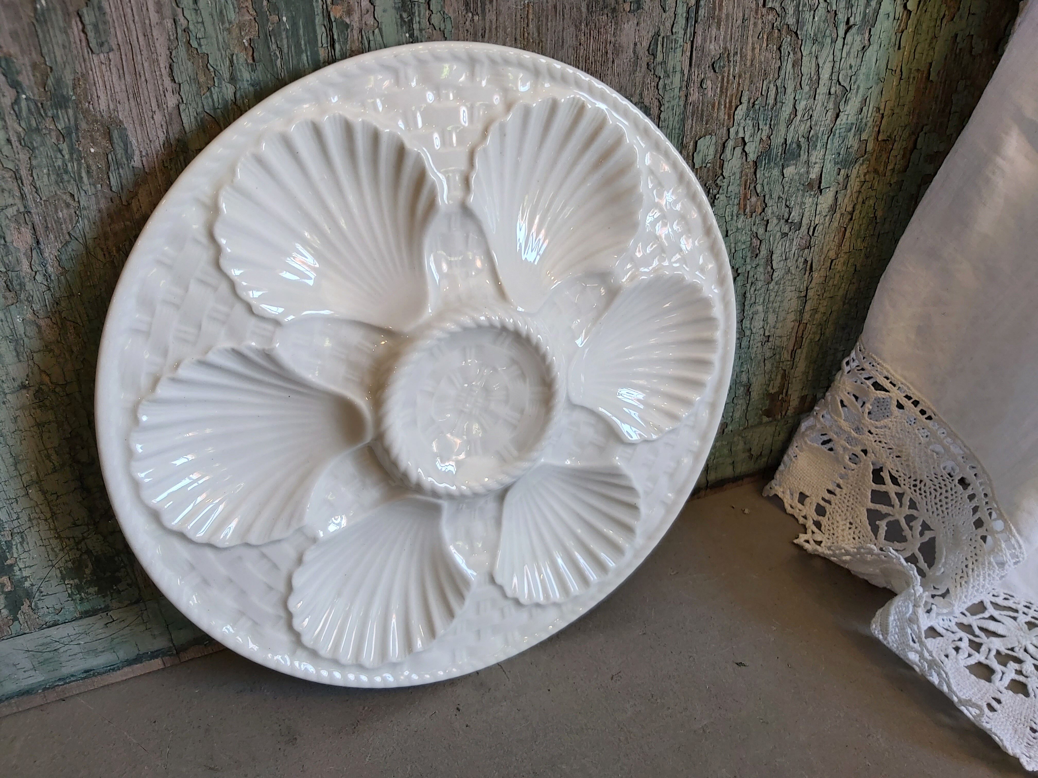 Vintage French oyster plate in majolica from Longchamp