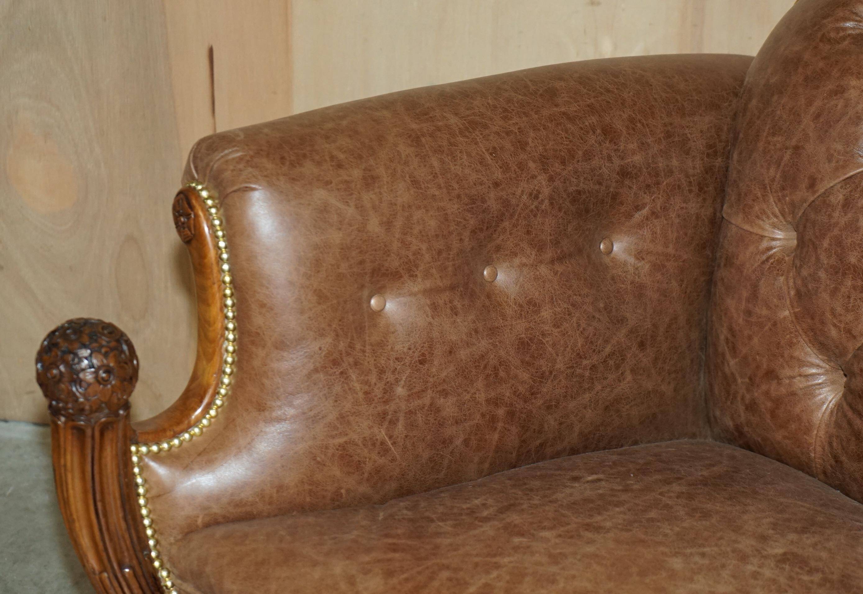 Chesterfield Regency 1810 antique canapé restored in leather with a carved frame.