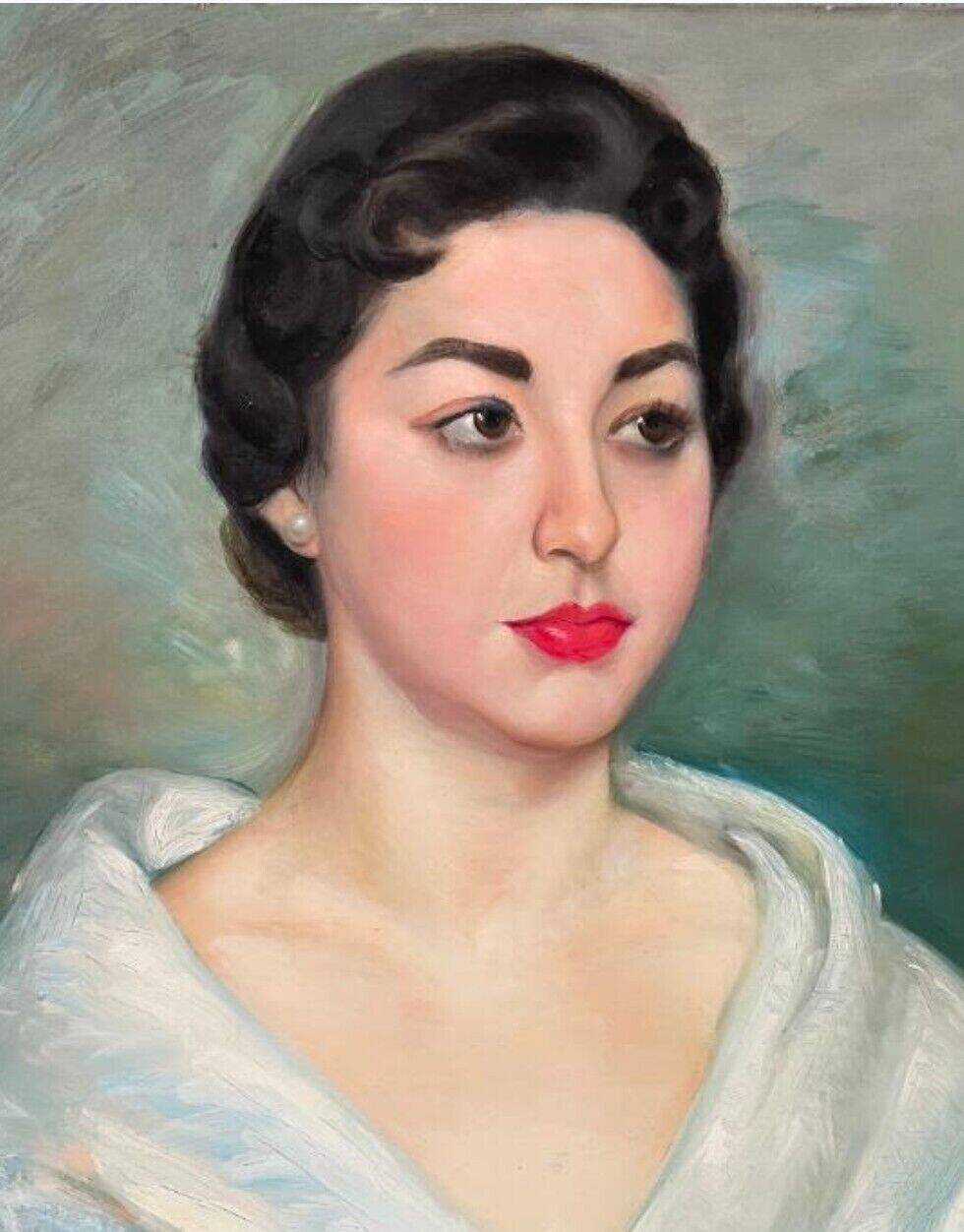 Old oil painting portrait of a woman from the 20th century