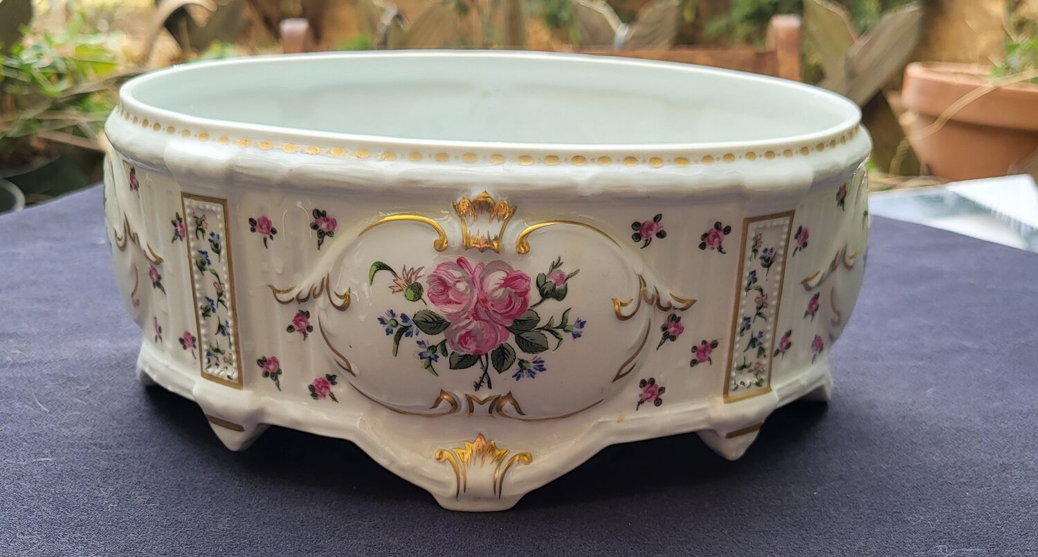 Planter, porcelain centerpiece