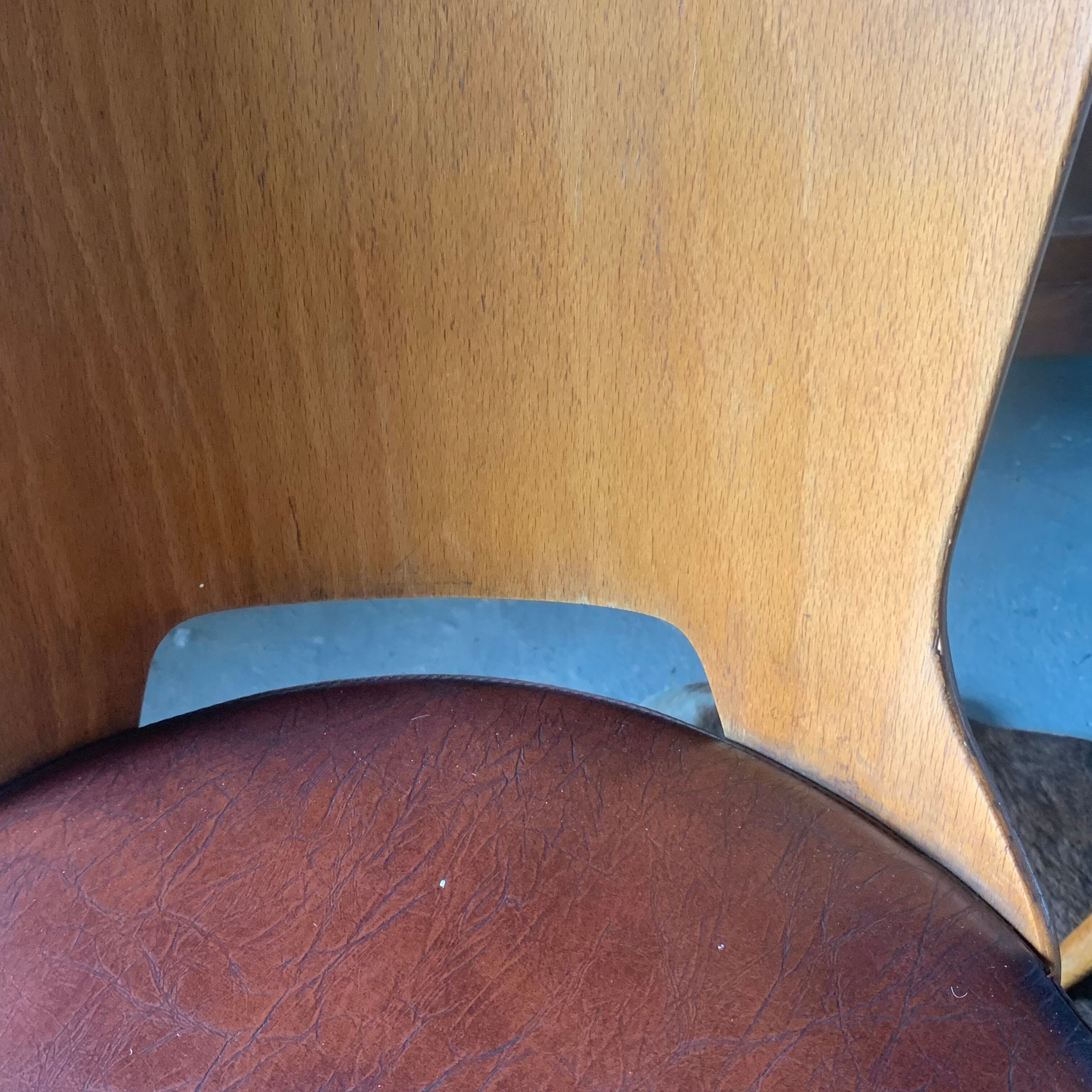 Pair of chairs baumann model Dove 60s