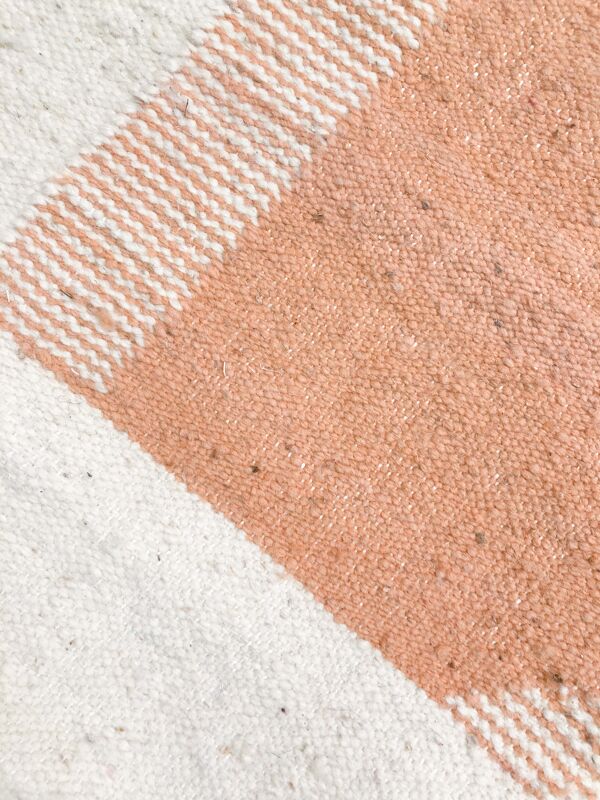 Kilim berbère marocain écru à motifs colorés 268x160cm