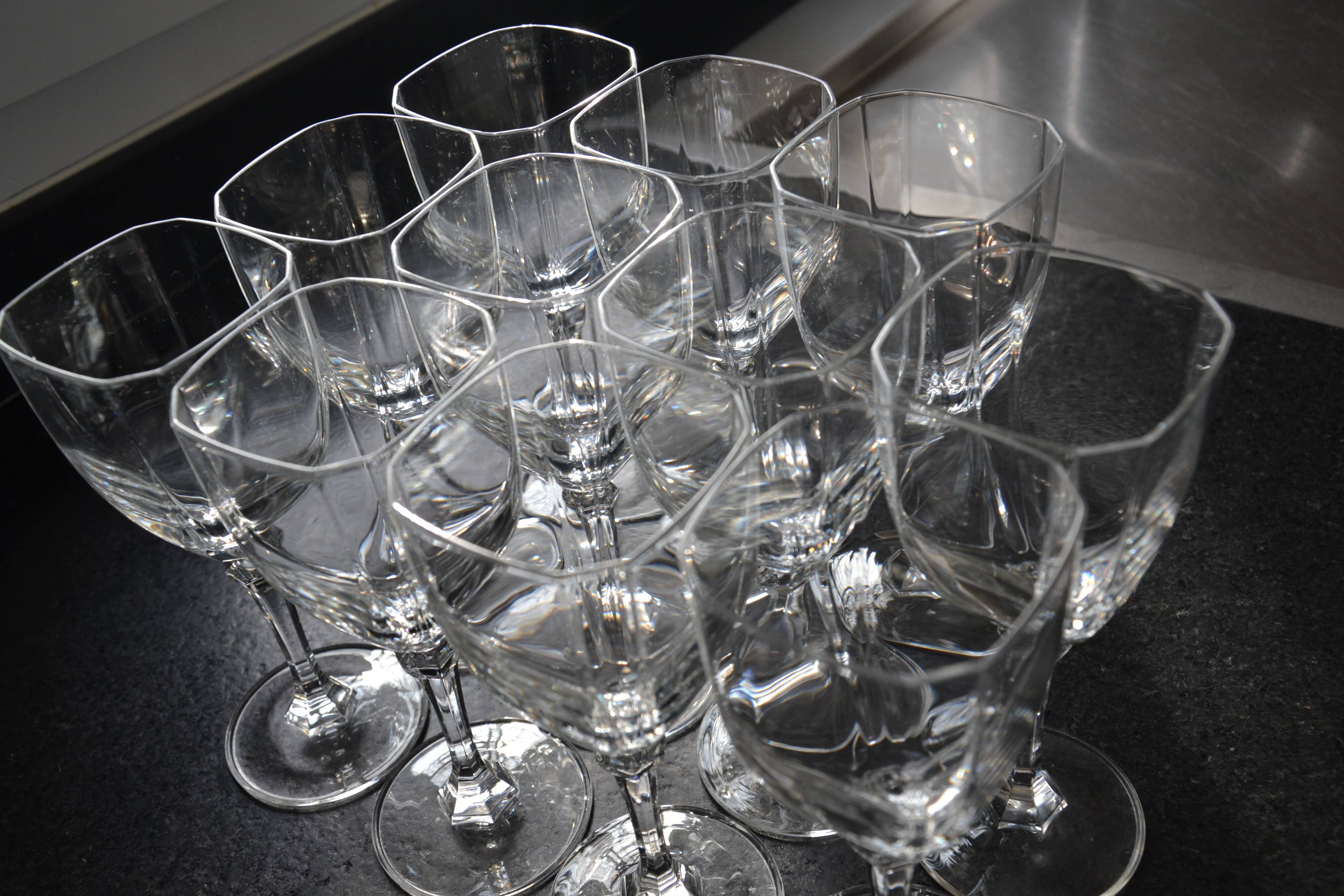 11 Arques crystal water glasses with an original square shape
