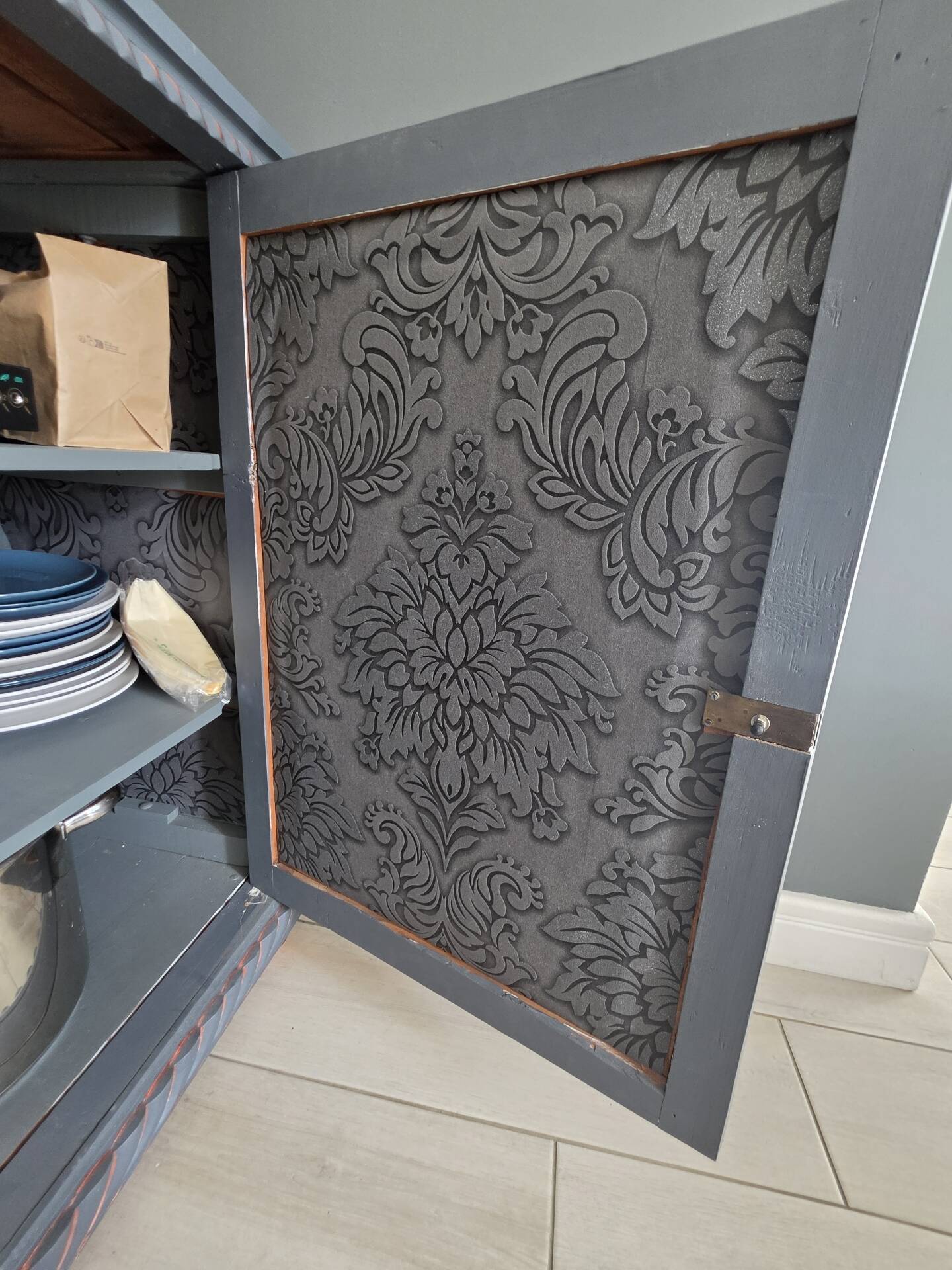 Buffet syrien gris anthracite et cuivre