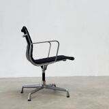 EA108 desk chair by Charles & Ray Eames for Vitra