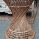Table basse en rotin, dessus en verre