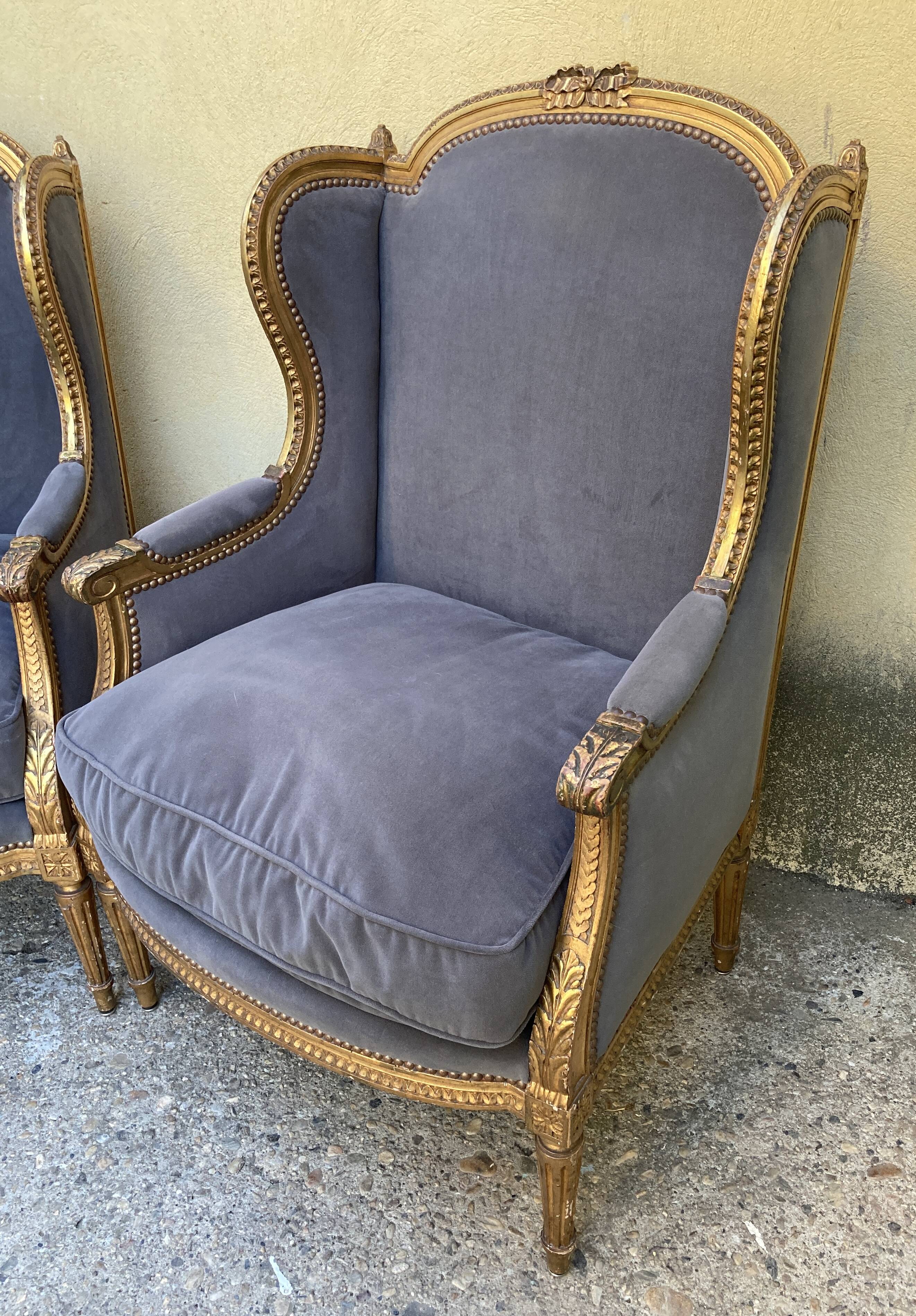 Duo de fauteuils anciens  à oreilles - style Louis XVI - A. Bastet