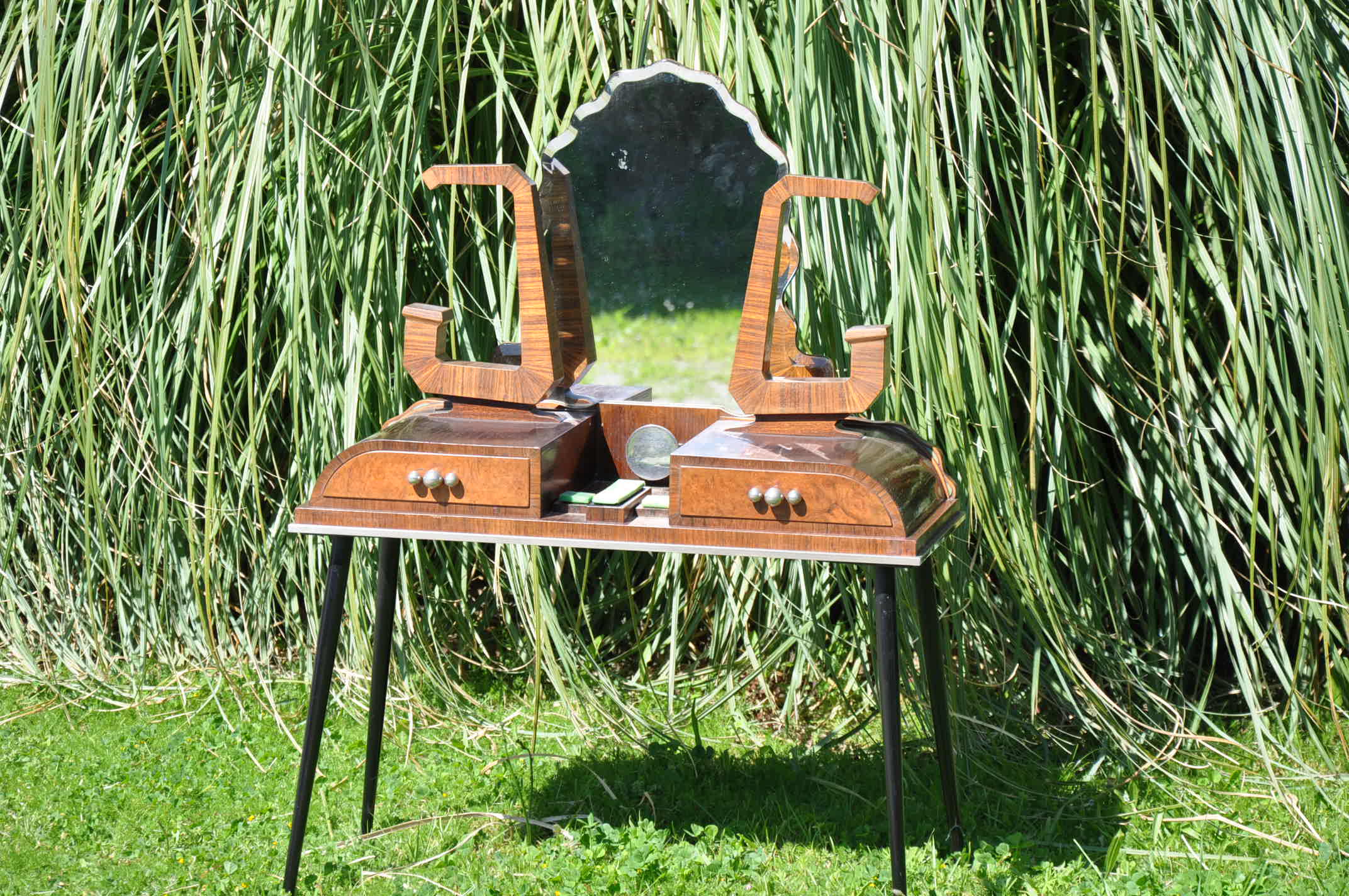 Child dressing table