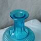 Carafe en verre de couleur bleue