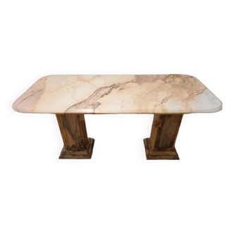 Table basse en marbre rose