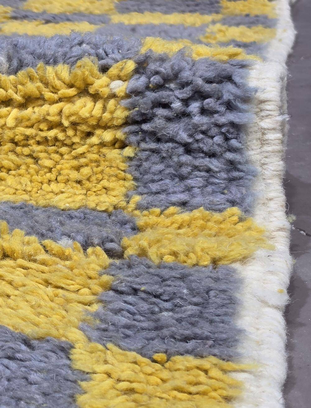 Berber rug with a checkerboard pattern - 297 x 200 cm
