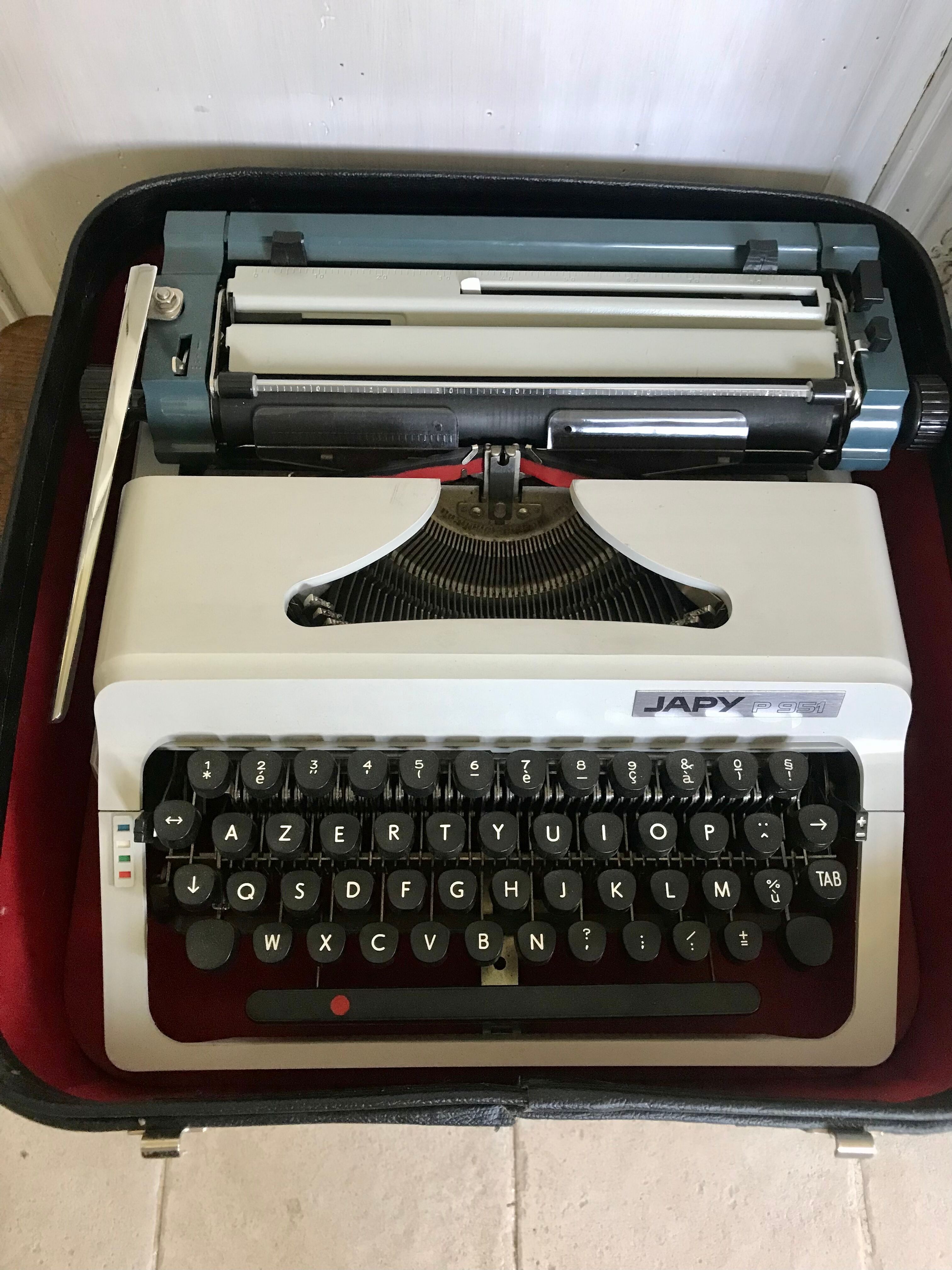 Machine à écrire Japy 951 vintage