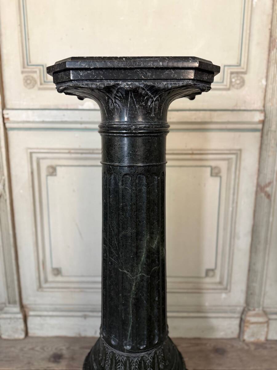 Column in green serpentine marble, circa 1880