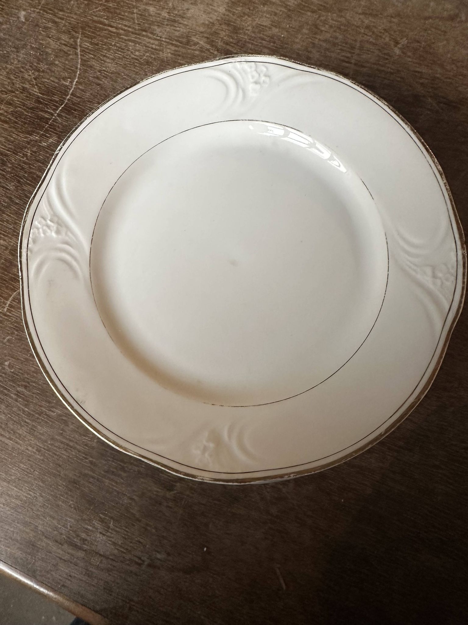 6 porcelain plates Art Nouveau period White and gold border - Diameter 23 cm