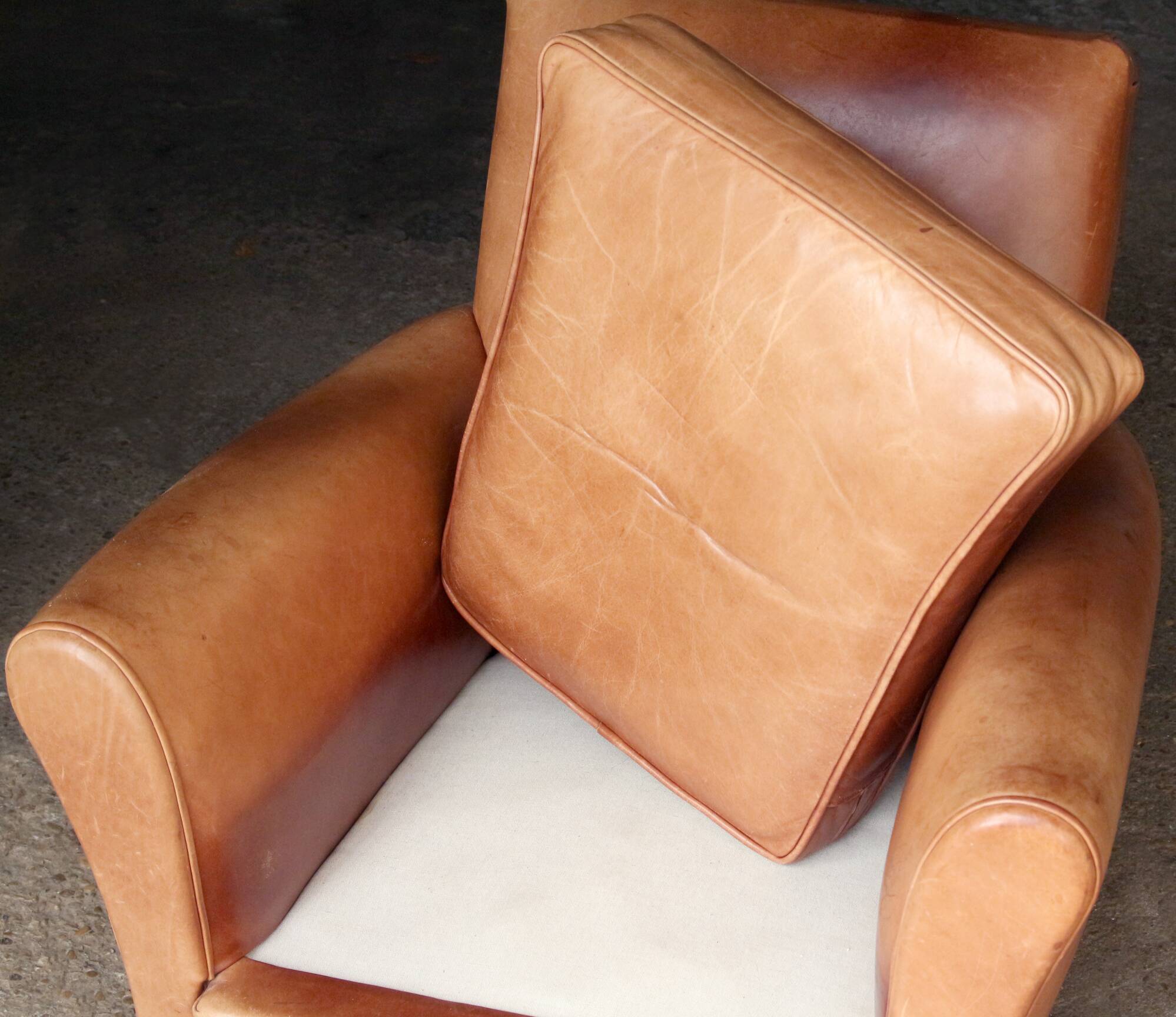 Vintage leather club armchair. very good condition.