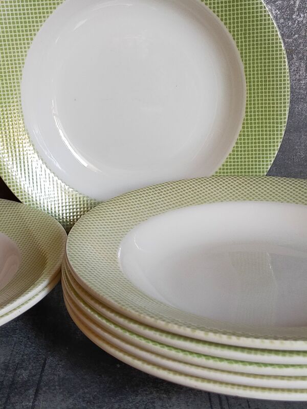 Huit assiettes faïence de salins années 50