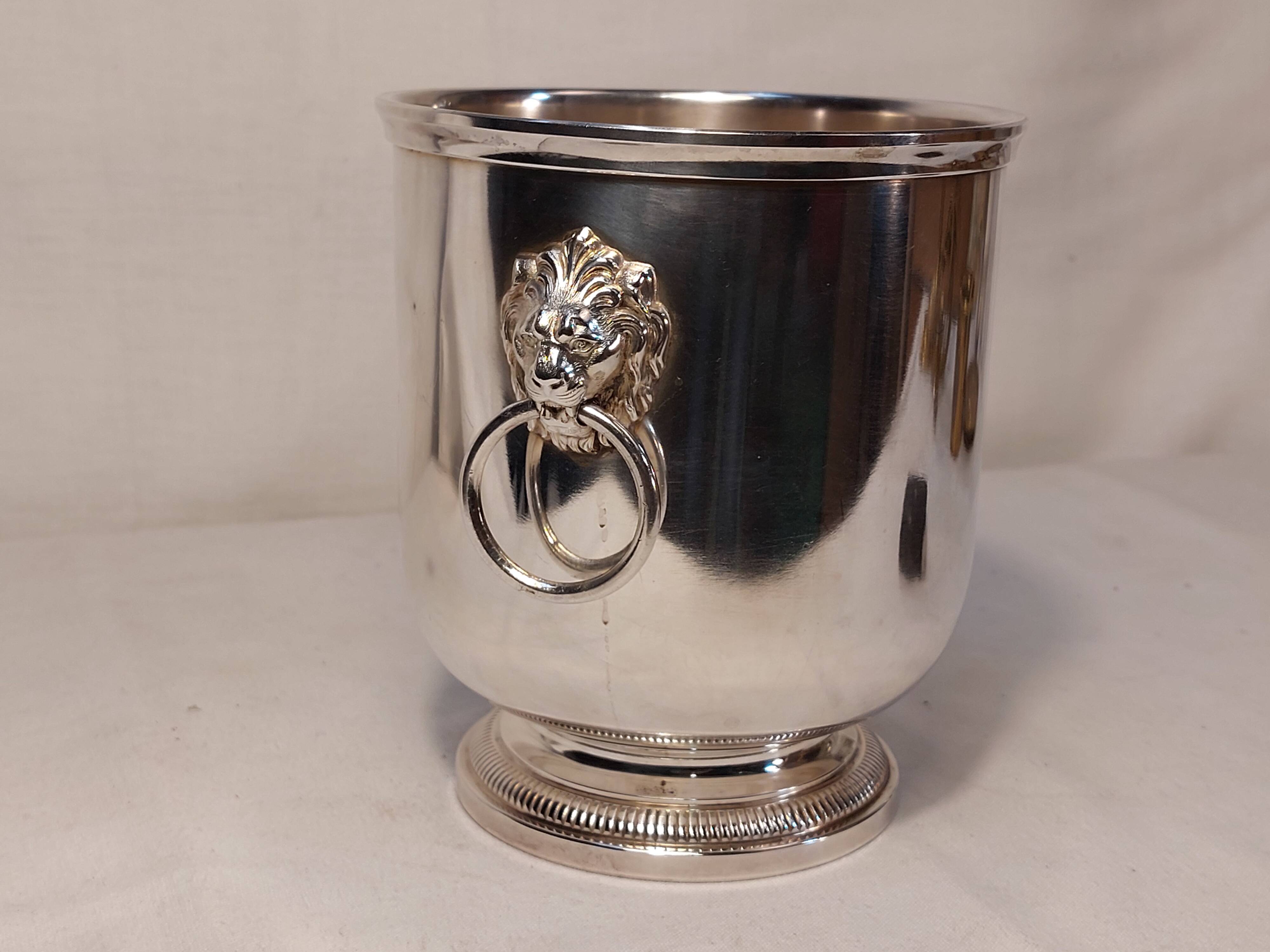 Silver-plated metal table ice bucket with lion head decoration