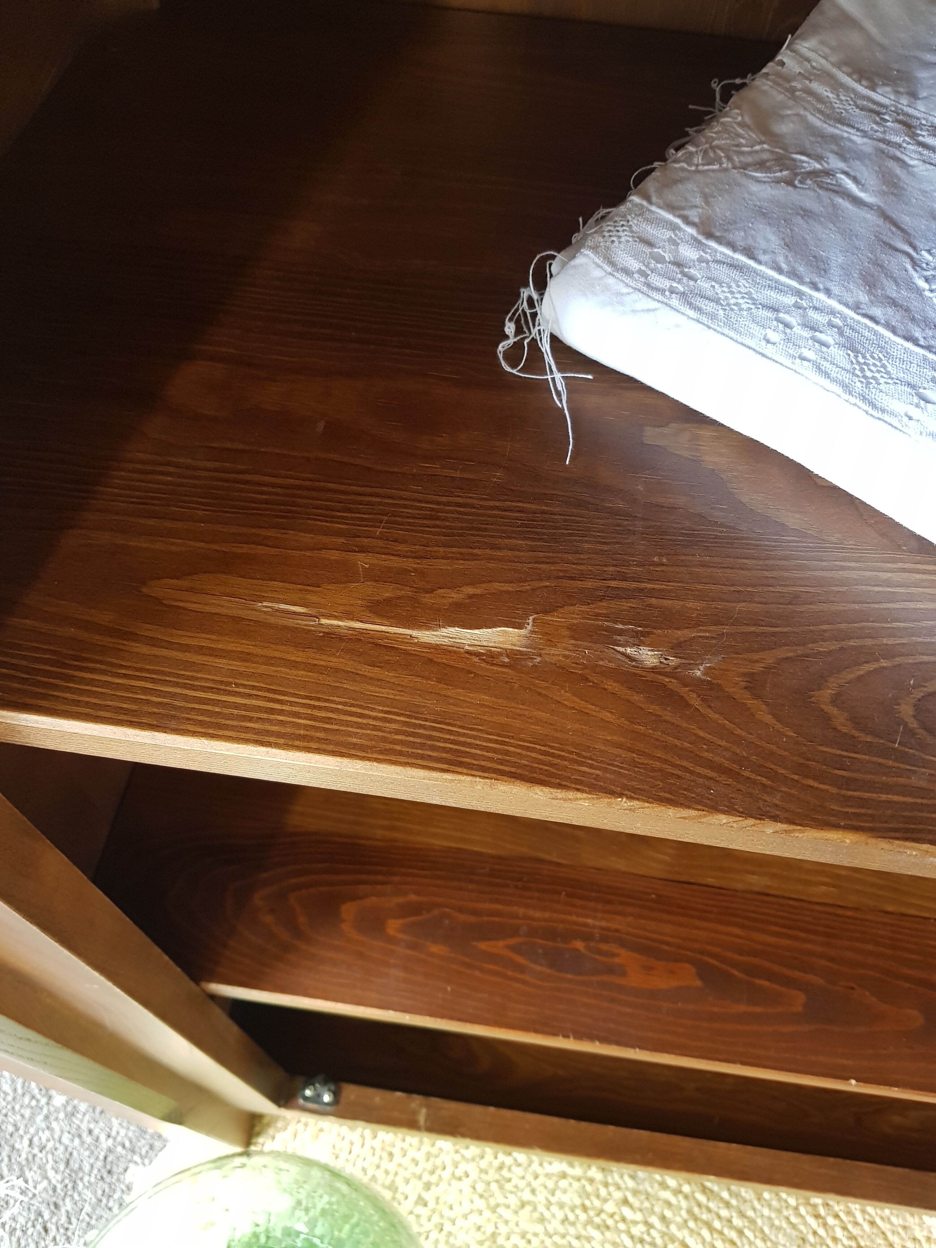 Solid elm bonnetière