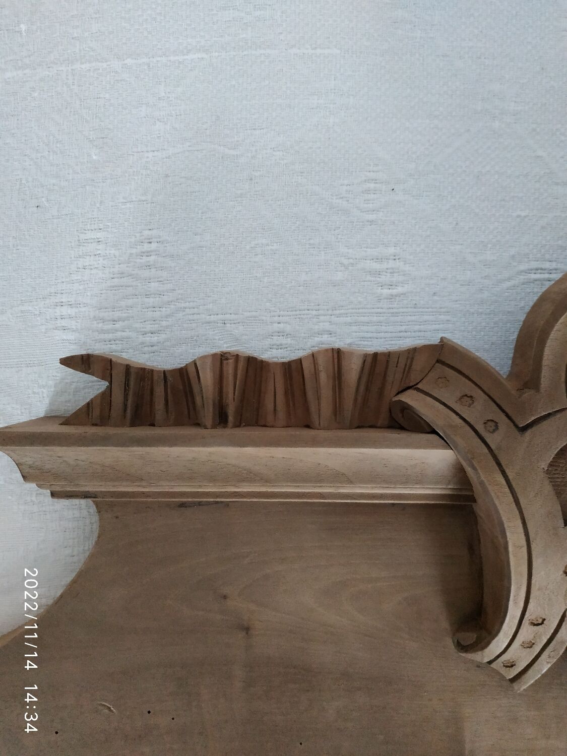 Cabinet pediment
