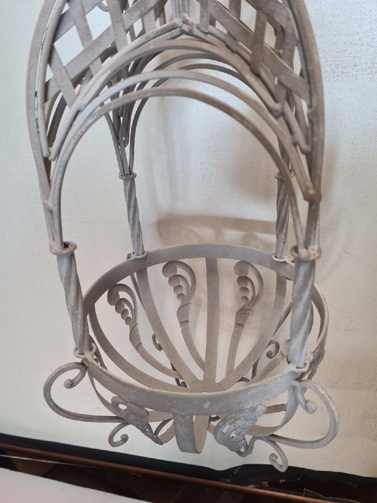 Suspension for plant, lantern-shaped planter