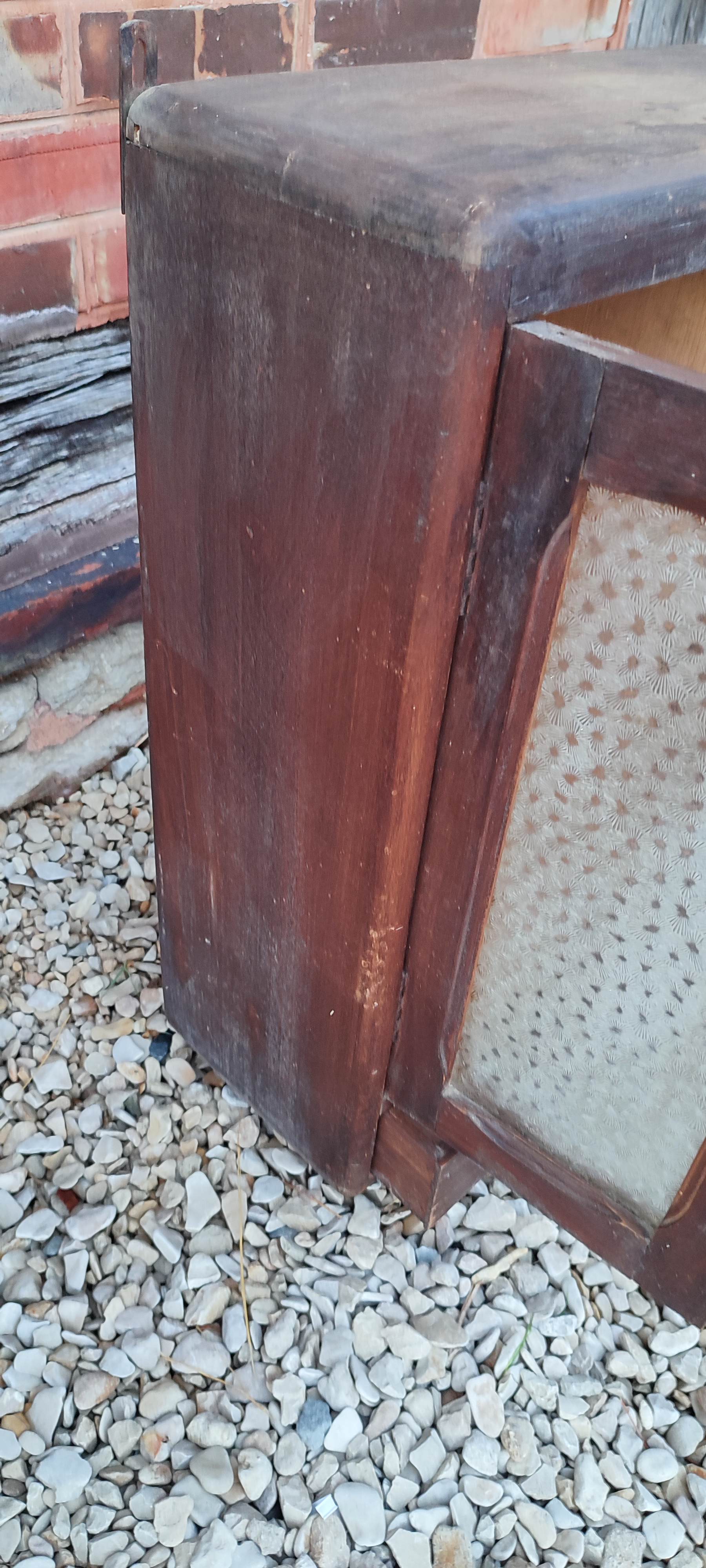 Wall-mounted medicine cabinet