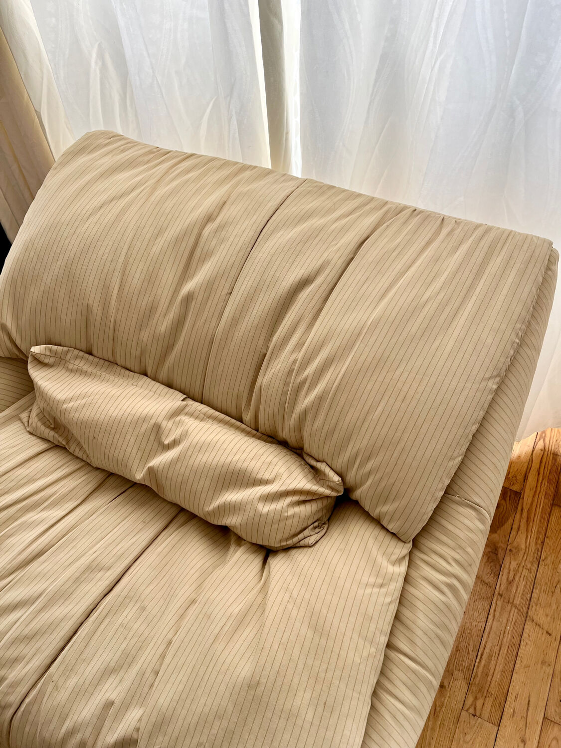 Chauffeuse Plumy Annie Hiéronimus pour Cinna