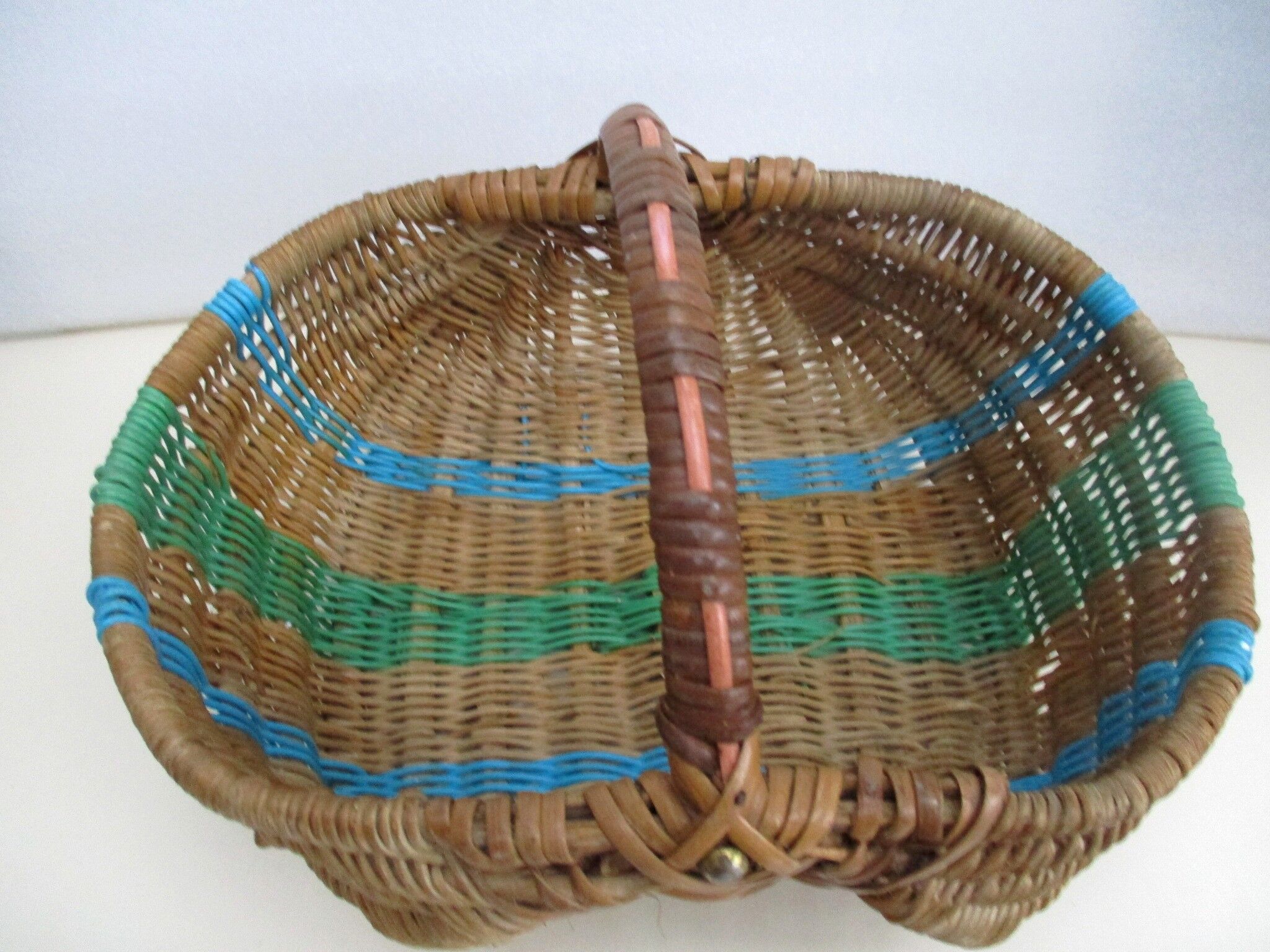 Rattan and scoubidou basket 60s
