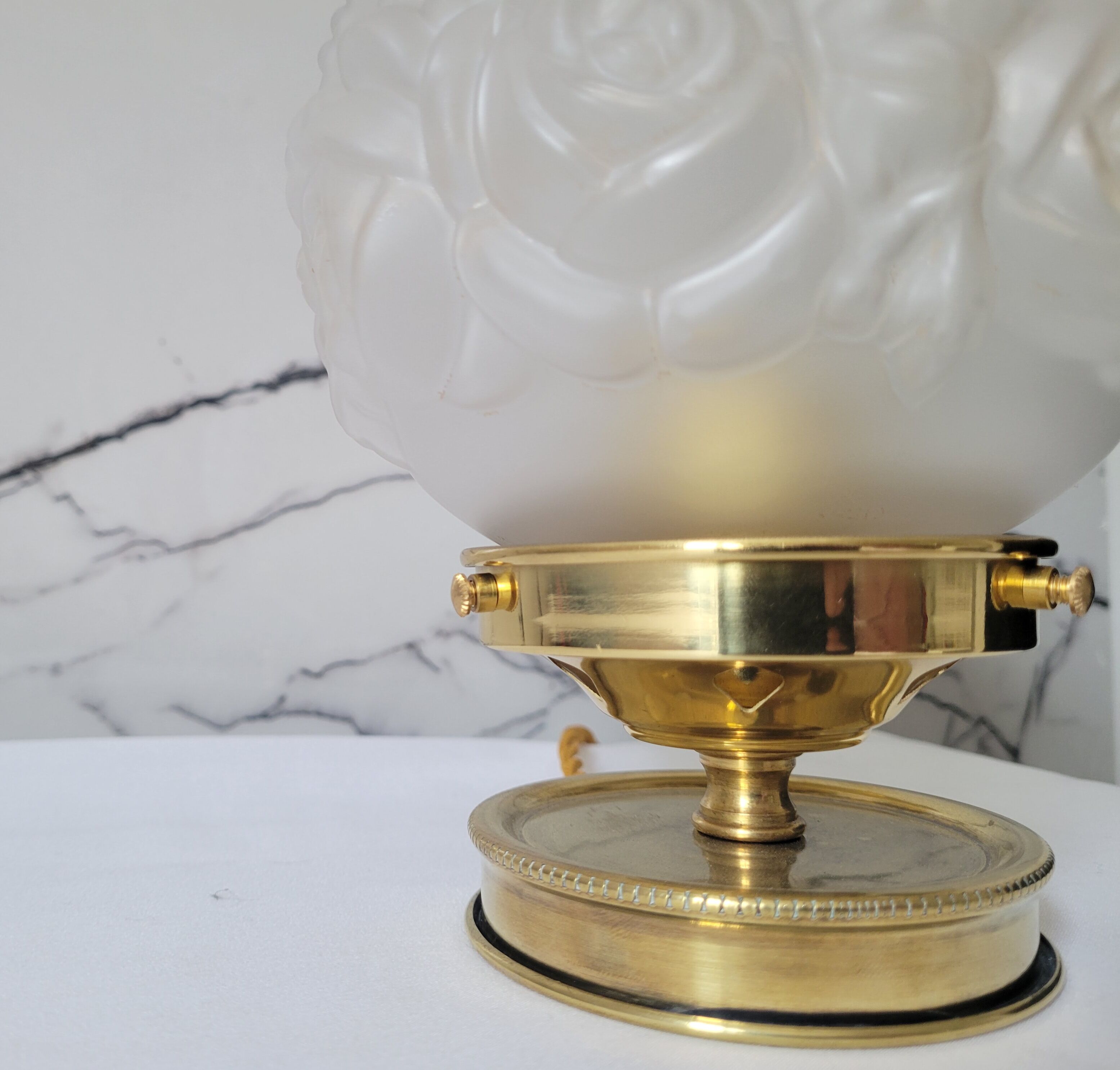 Art deco lamp in brass and glass