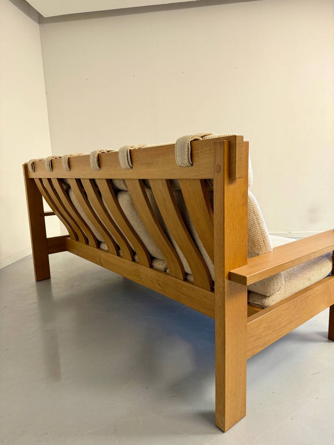 Three-seater canapé in solid oak with Scandinavian design fabric from the 1970s.