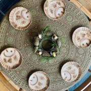 Set of 6 beige earthenware dinner plates, circa 1970, Sarreguemines, France.