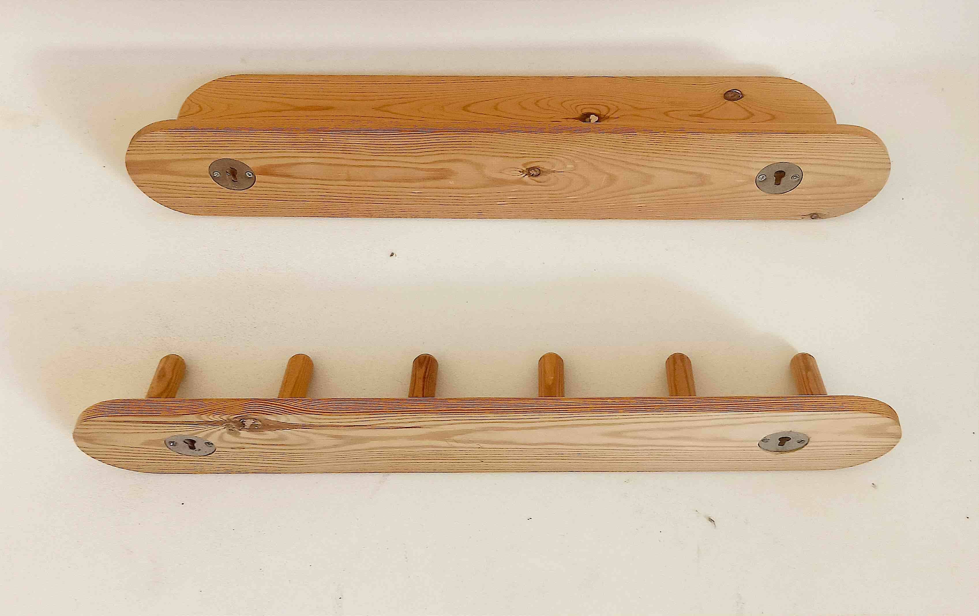 Set of 1 coat hook and 1 wall shelf in Pine from the 1970s.