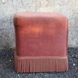 Pink velvet pouf with fringes